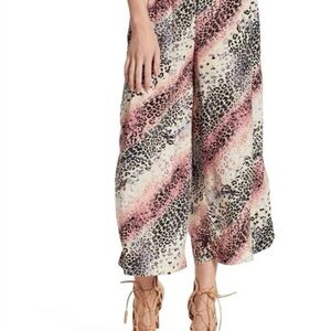 Jessica Simpson Wide Leg Palazzo
Cropped Pants
